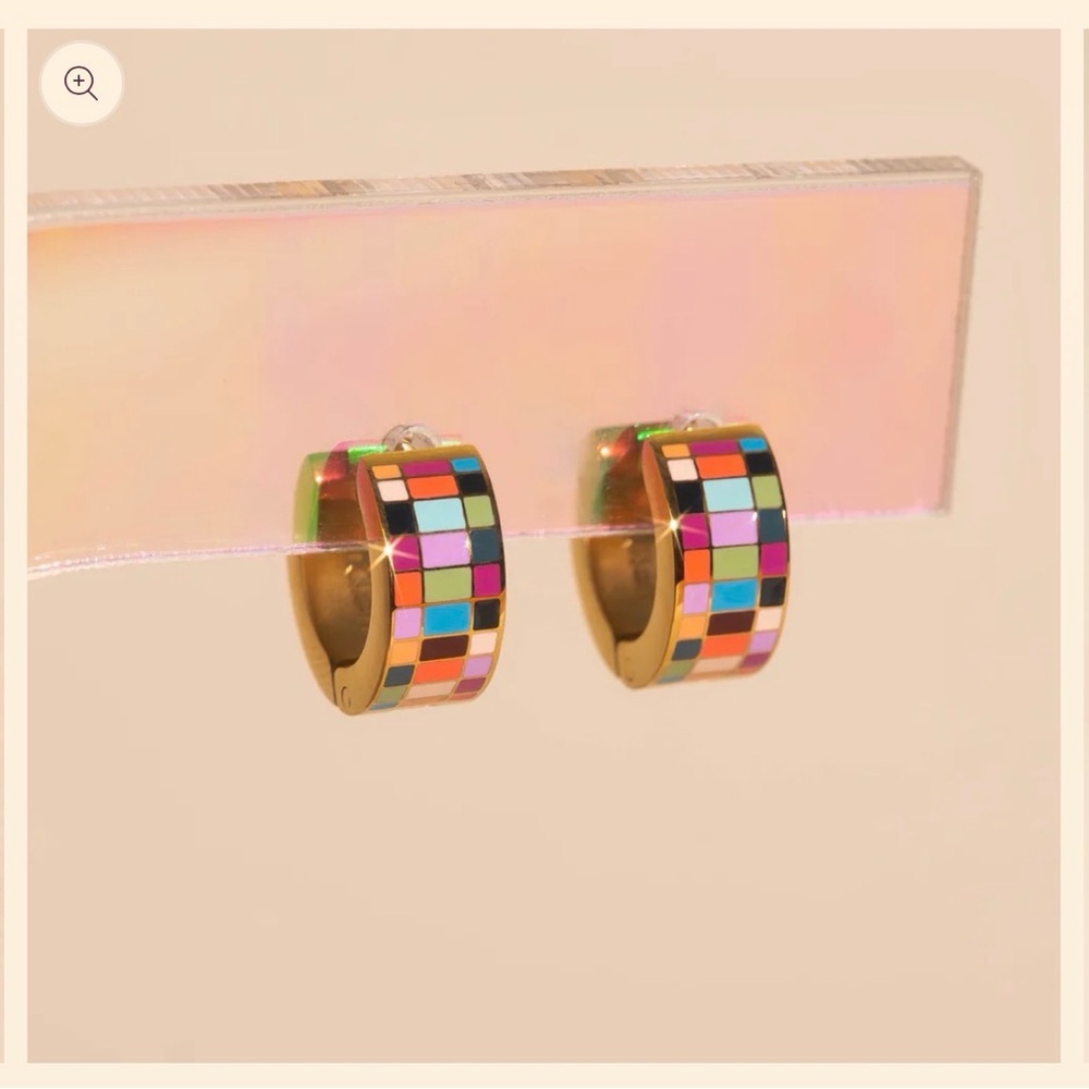 Checkered Super Chunky Huggie Hoop Earrings - Picture 10 of 12